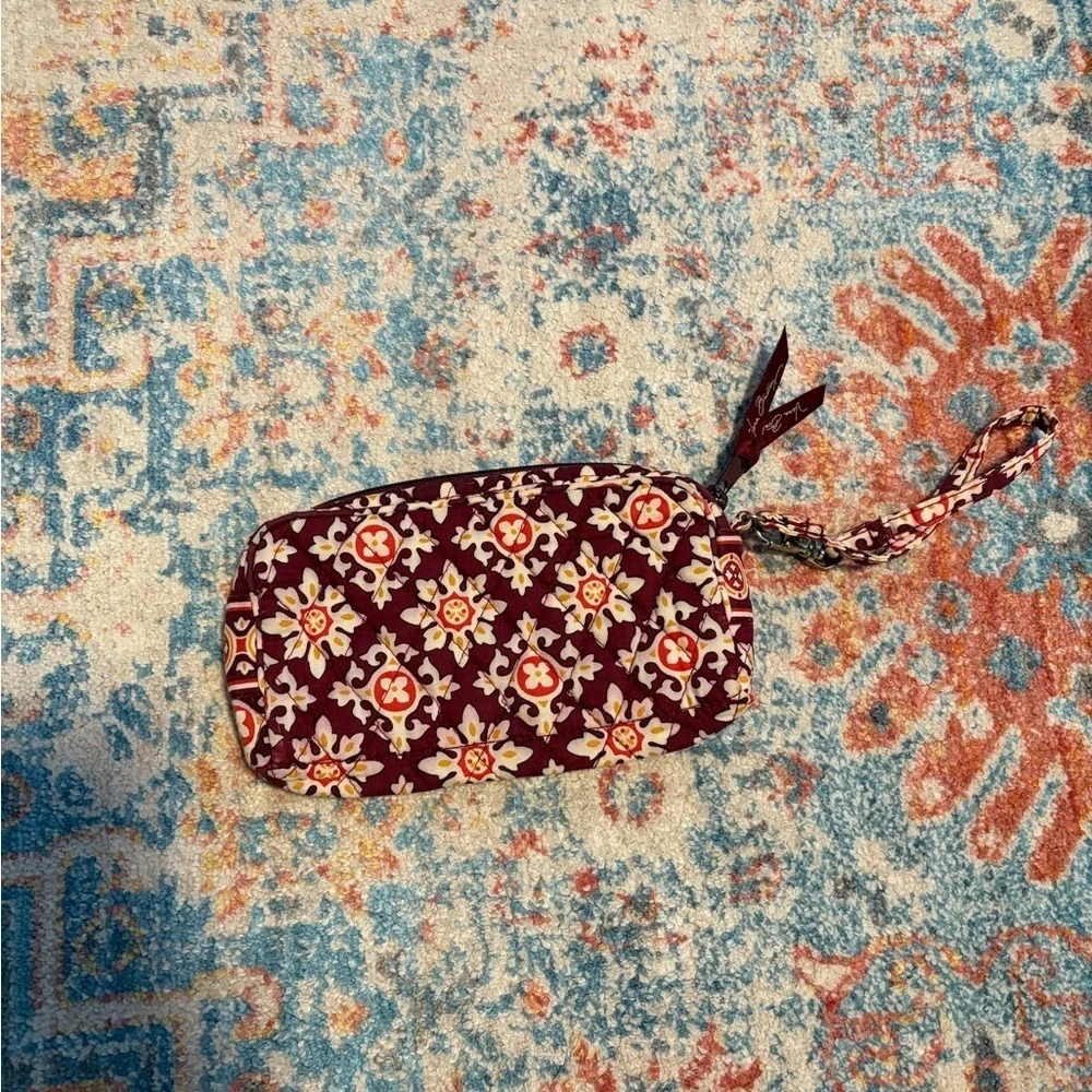 Vera Bradley red print small zip wallet/wristlet medallion print